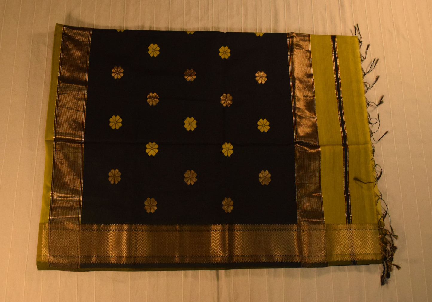 Vibrant Olive Green and Black Handloom Maheshwari Saree