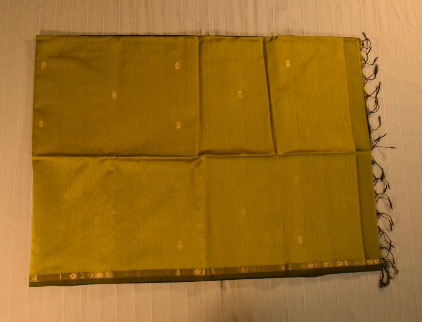 Chic Olive Green and Black Handloom Maheshwari Saree