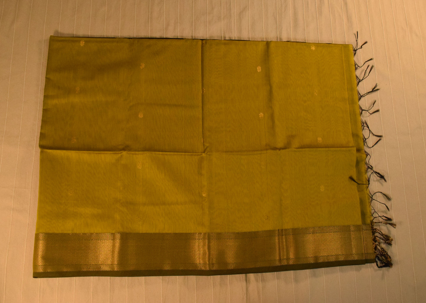 Vibrant Olive Green and Black Handloom Maheshwari Saree