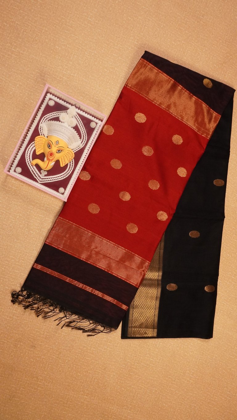 Classic Black and Red Traditional Handloom Maheshwari Saree